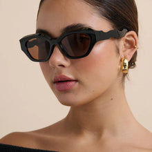 Load image into Gallery viewer, Lizzie Cat Eye Sunglasses - Black