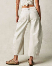 Load image into Gallery viewer, Barrel Jeans Mid Rise - White