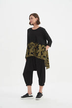 Load image into Gallery viewer, Ava Print Top - Black/Moss