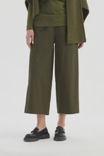 Load image into Gallery viewer, Classic Trouser - Khaki