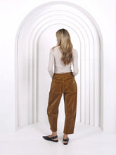 Load image into Gallery viewer, Leo Barrel Cord Jeans - Camel