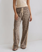 Load image into Gallery viewer, Leopard Print Cotton Jean