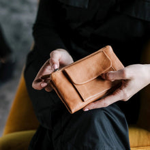 Load image into Gallery viewer, Ruby Purse Tan