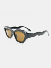 Load image into Gallery viewer, Lizzie Cat Eye Sunglasses - Black

