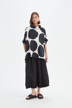 Load image into Gallery viewer, Structured Neck Print Tunic - Black/White Spot

