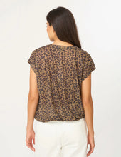 Load image into Gallery viewer, Dana Top Leopard Stella &amp; Gemma

