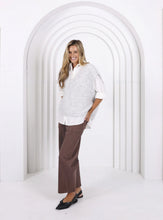 Load image into Gallery viewer, Leo Barrel Jeans - Chocolate
