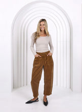 Load image into Gallery viewer, Leo Barrel Cord Jeans - Camel
