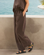 Load image into Gallery viewer, Elle Linen Blend Pants- Brown
