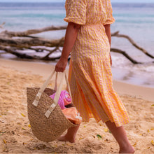Load image into Gallery viewer, Sabulo Beach Chair - Peach
