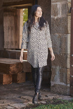 Load image into Gallery viewer, The Essential Linen Shirt - Leopard

