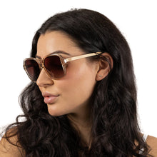 Load image into Gallery viewer, Soek Sunglasses - Scarlett Champagne
